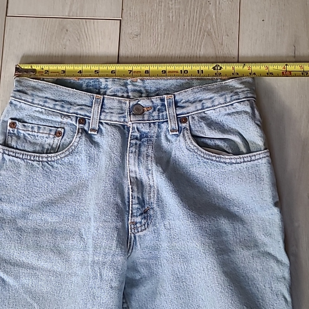 Vintage Levi's 550 Relaxed Fit Light Blue Jeans - Picture 8 of 9